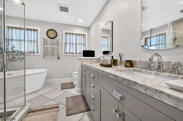 11 Tulip Ct, Kenilworth Boro, NJ 07033