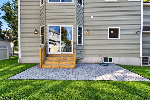 11 Tulip Ct, Kenilworth Boro, NJ 07033