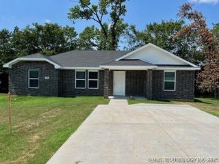 713 Pemberly, Colbert, OK 74733