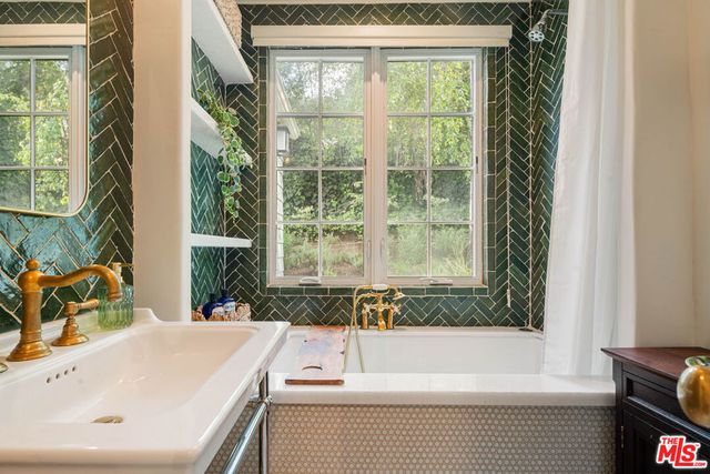 3734 Fredonia Drive, Los Angeles, CA 90068