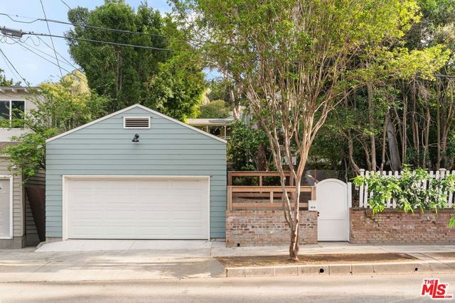 3734 Fredonia Drive, Los Angeles, CA 90068