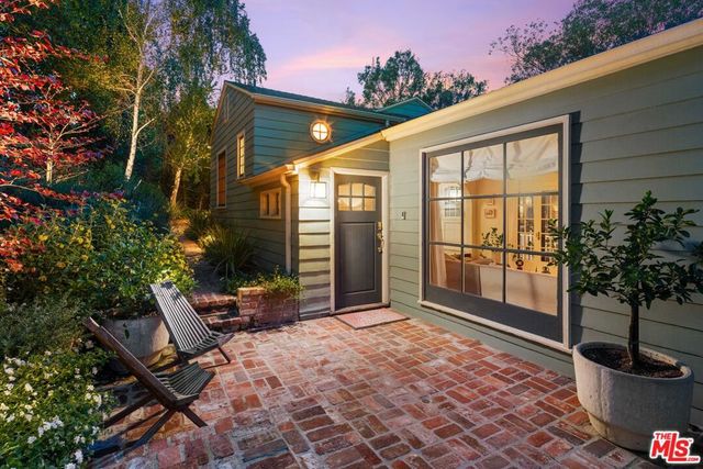 3734 Fredonia Drive, Los Angeles, CA 90068