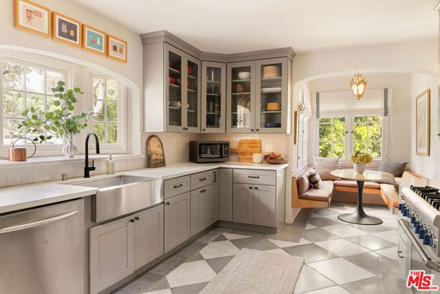 3734 Fredonia Drive, Los Angeles, CA 90068