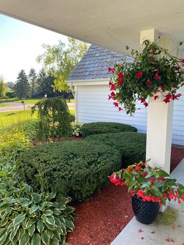 133 E Beechwood DRIVE, Mequon, WI 53092