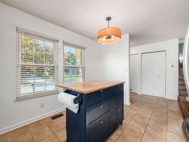 8346 Seabright Drive, Powell, OH 43065