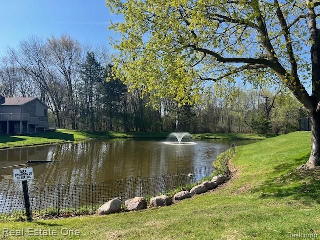 7147 Elmhurst, West Bloomfield, MI 48322