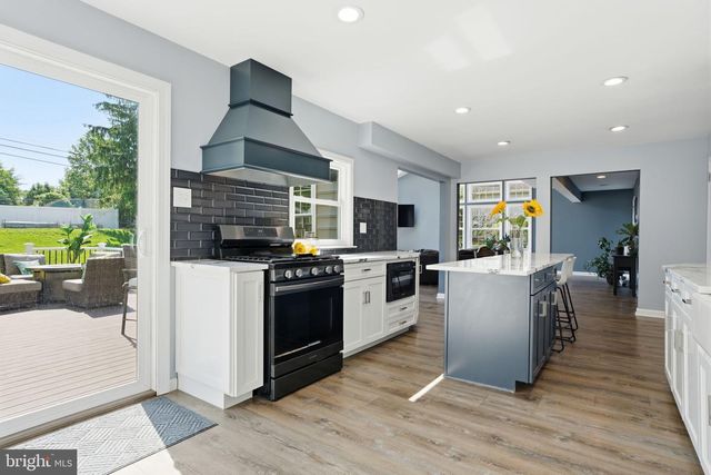276 HAMPTON DR, Langhorne, PA 19047