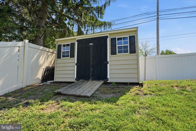 276 HAMPTON DR, Langhorne, PA 19047
