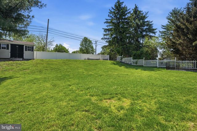276 HAMPTON DR, Langhorne, PA 19047