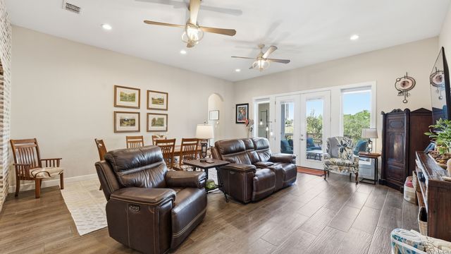 210 Jeff Vaughn, Blanco, TX 78606