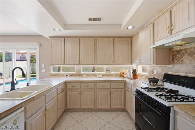 9752 Lookout Canyon Court, Las Vegas, NV 89183