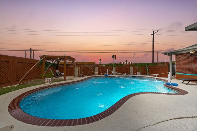7014 Adbury Dr, Corpus Christi, TX 78413
