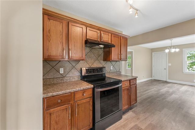 2811 S Northern Boulevard, Independence, MO 64052