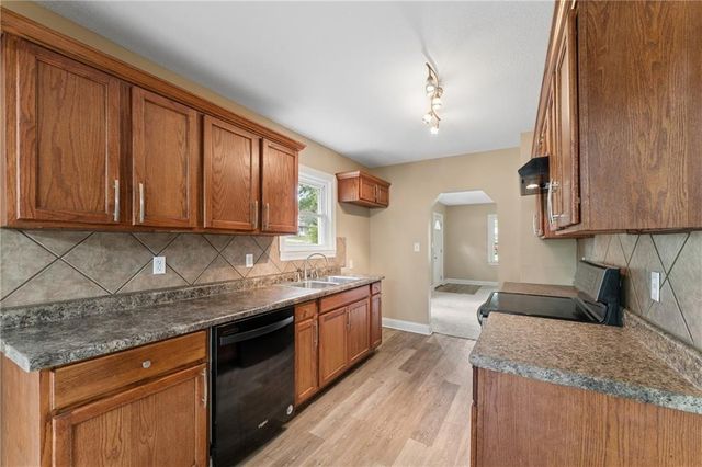2811 S Northern Boulevard, Independence, MO 64052