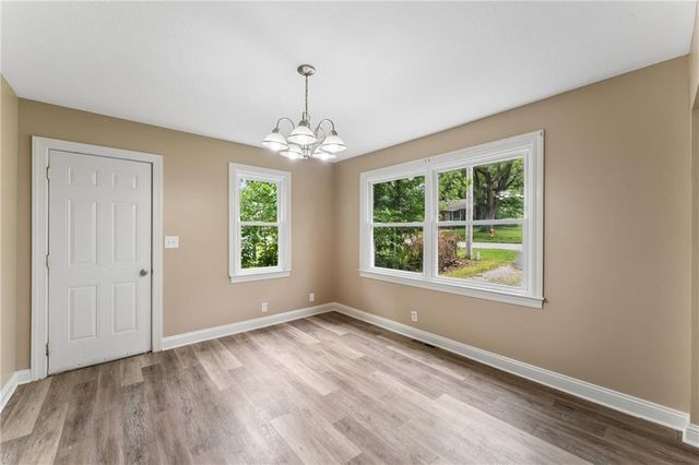2811 S Northern Boulevard, Independence, MO 64052