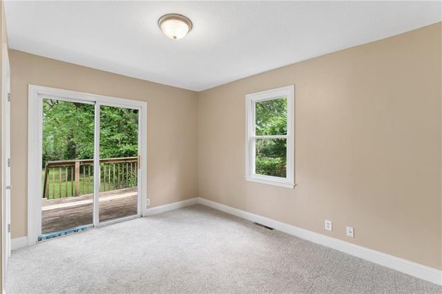 2811 S Northern Boulevard, Independence, MO 64052