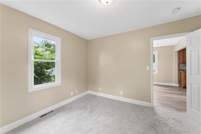 2811 S Northern Boulevard, Independence, MO 64052