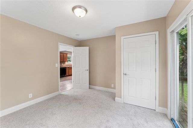 2811 S Northern Boulevard, Independence, MO 64052