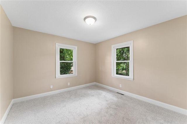 2811 S Northern Boulevard, Independence, MO 64052