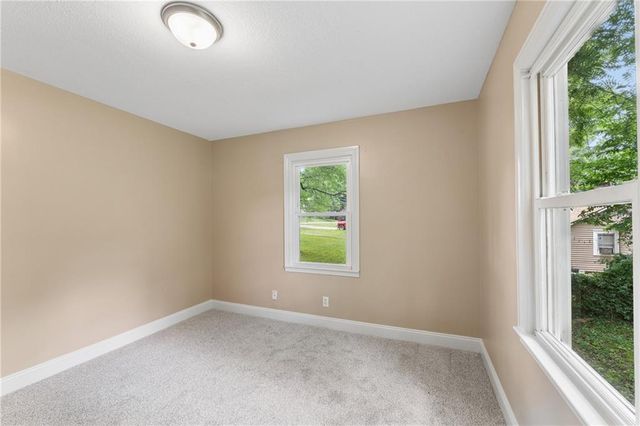 2811 S Northern Boulevard, Independence, MO 64052
