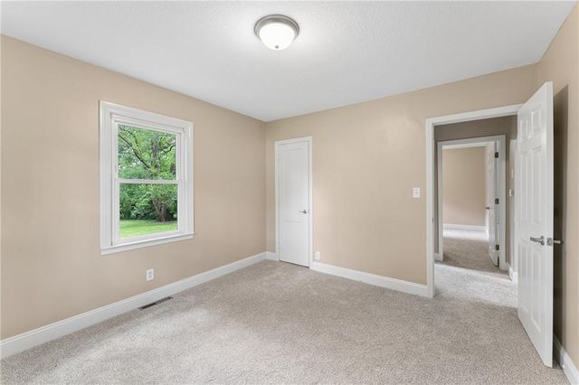 2811 S Northern Boulevard, Independence, MO 64052