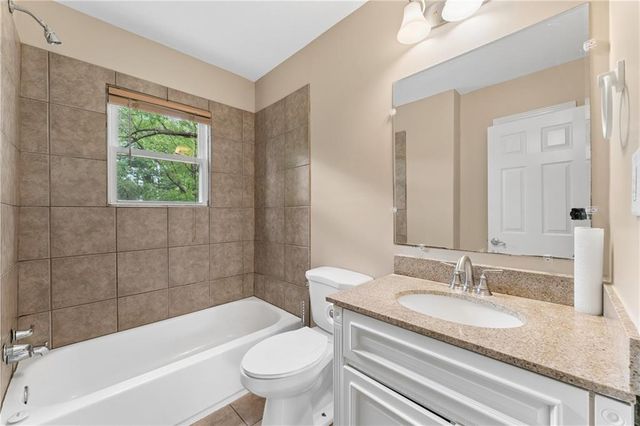 2811 S Northern Boulevard, Independence, MO 64052