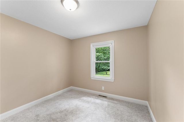 2811 S Northern Boulevard, Independence, MO 64052