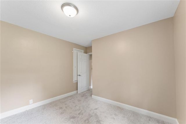 2811 S Northern Boulevard, Independence, MO 64052