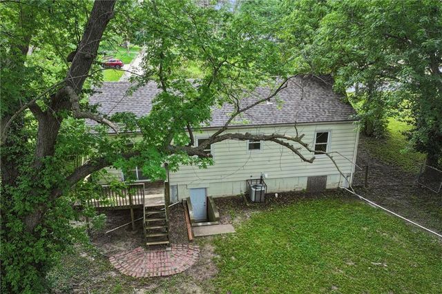 2811 S Northern Boulevard, Independence, MO 64052