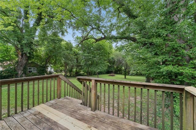 2811 S Northern Boulevard, Independence, MO 64052