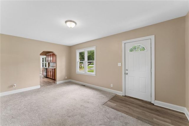 2811 S Northern Boulevard, Independence, MO 64052