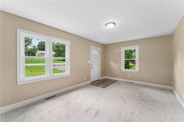 2811 S Northern Boulevard, Independence, MO 64052