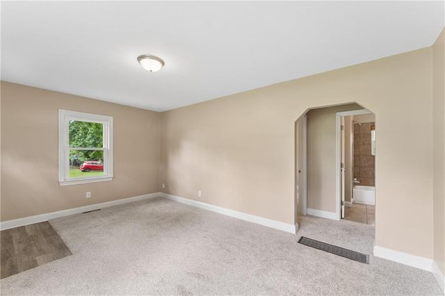 2811 S Northern Boulevard, Independence, MO 64052