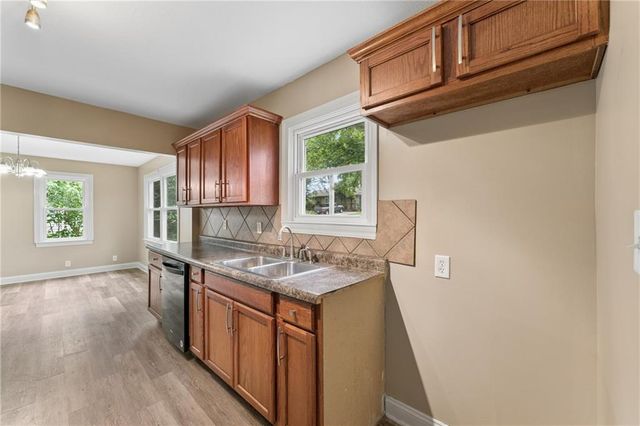 2811 S Northern Boulevard, Independence, MO 64052