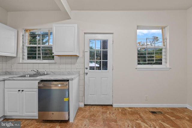 921 CARTERET AVE, Trenton, NJ 08618