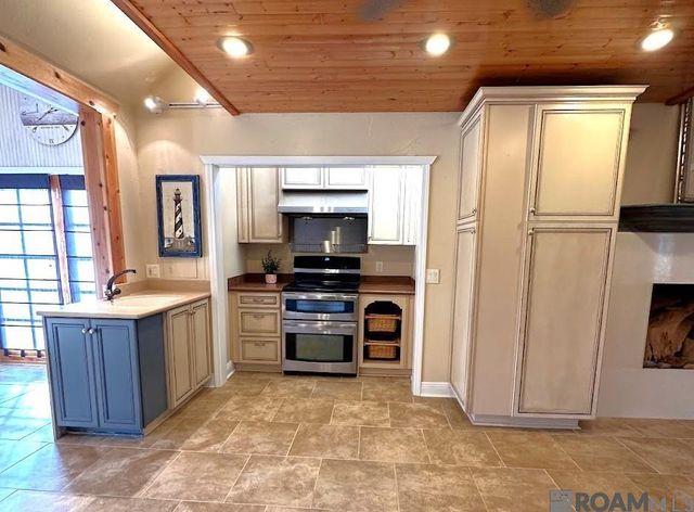 1017 Pauline Ct, Stephensville, LA 70380