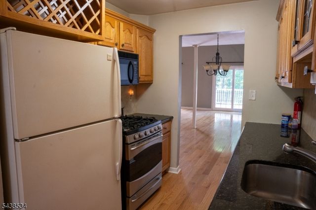4 Delaware Ln, Branchburg Twp., NJ 08876