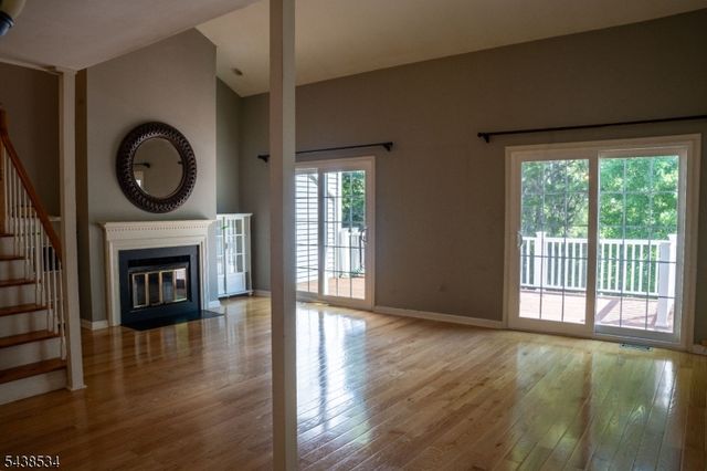 4 Delaware Ln, Branchburg Twp., NJ 08876