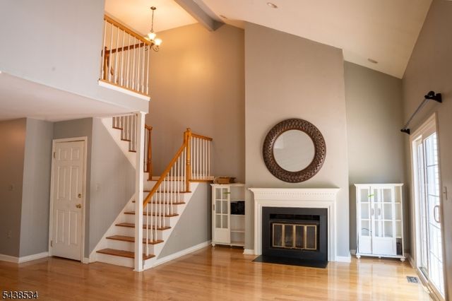 4 Delaware Ln, Branchburg Twp., NJ 08876