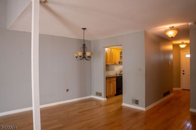 4 Delaware Ln, Branchburg Twp., NJ 08876