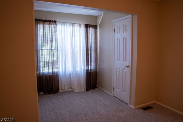 4 Delaware Ln, Branchburg Twp., NJ 08876