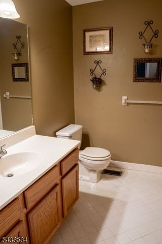 4 Delaware Ln, Branchburg Twp., NJ 08876