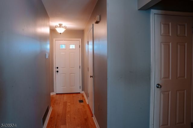 4 Delaware Ln, Branchburg Twp., NJ 08876
