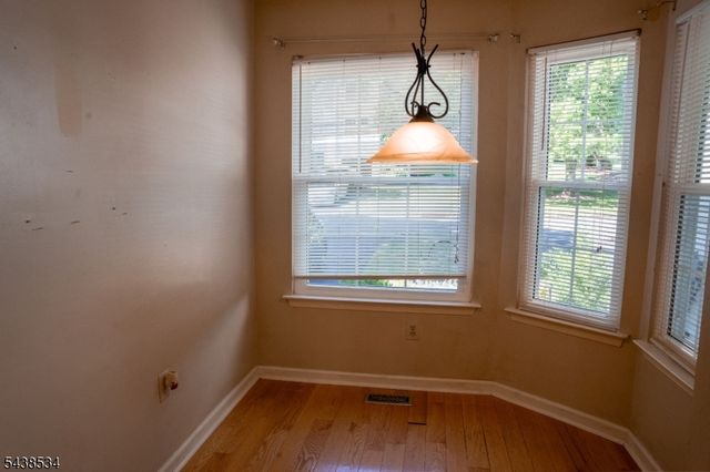 4 Delaware Ln, Branchburg Twp., NJ 08876