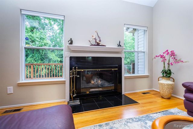 487 N Oak Drive, Commerce Twp, MI 48390