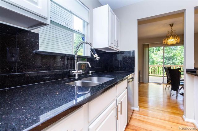 487 N Oak Drive, Commerce Twp, MI 48390