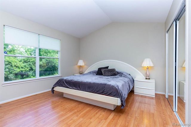 487 N Oak Drive, Commerce Twp, MI 48390