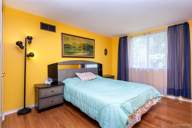 487 N Oak Drive, Commerce Twp, MI 48390