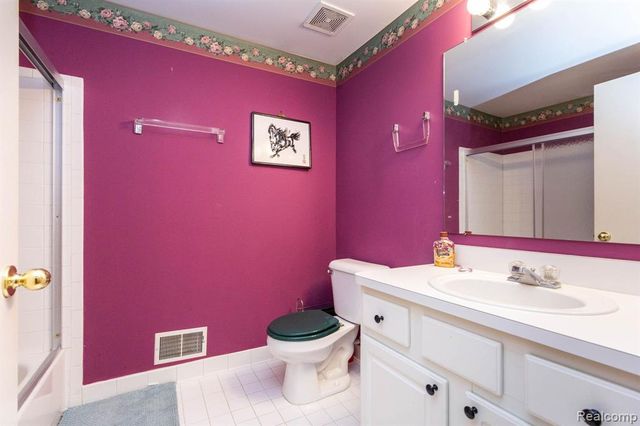 487 N Oak Drive, Commerce Twp, MI 48390