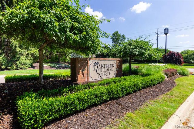 487 N Oak Drive, Commerce Twp, MI 48390